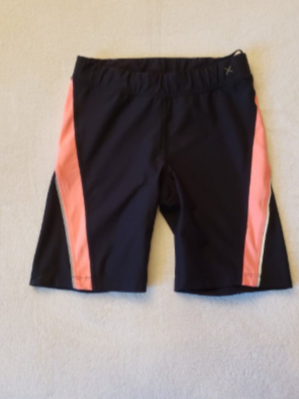 Xersion Fitted Black And Coral Thigh Length Biking Shorts Zip Pocket Size S